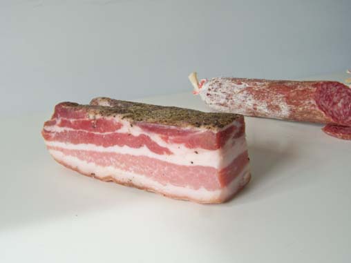 Pancetta al pepe gr 350 ca